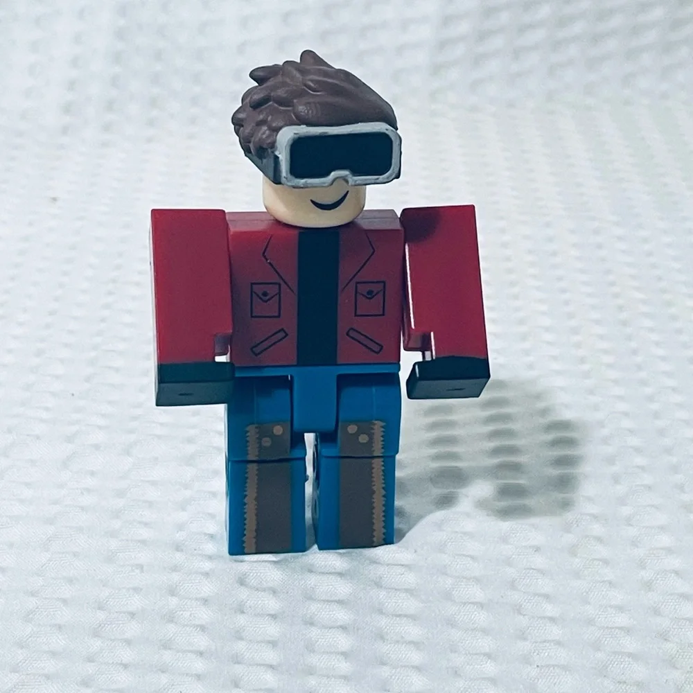 Roblox minifig Action Figure Keith Goggles 3” Toy Mini fig Mounty Jazwa… - Picture 1 of 5